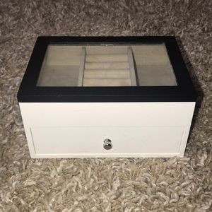 Jewelry box